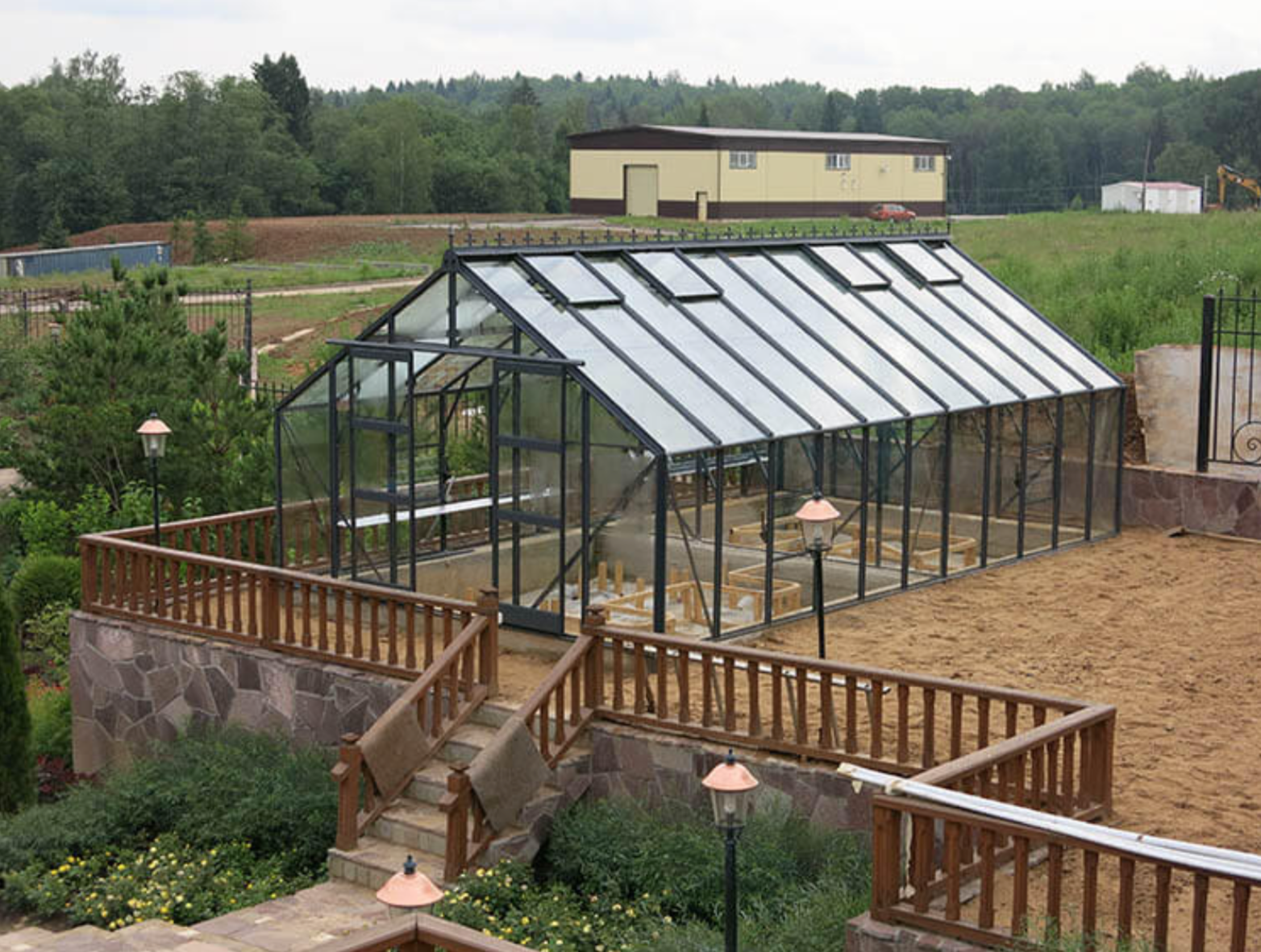 Greenfluence - The Titan 22 Greenhouse in black 